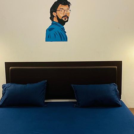El Profesor Varanasi Luaran gambar